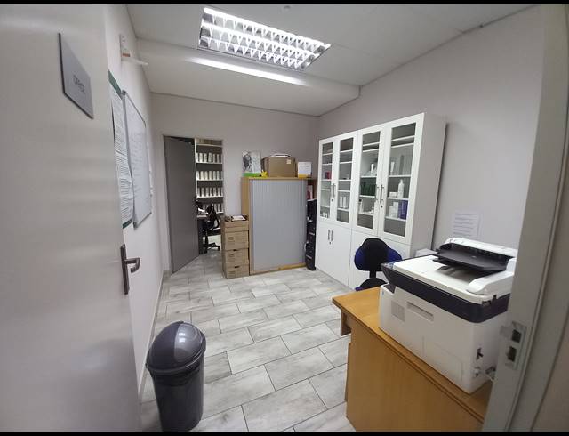 330M² OFFICE TO LET IN BRYANSTON